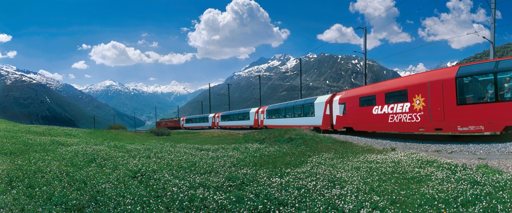 Treinreis met de Glacier Express op de Oberalppass op 2044 m