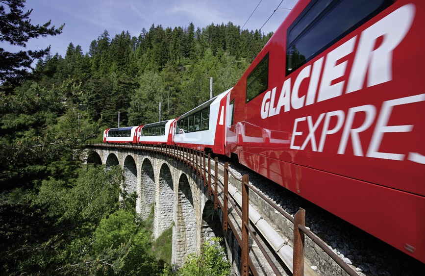 Treinreis met de Glacier Express op de route St. Moritz-Zermatt.
