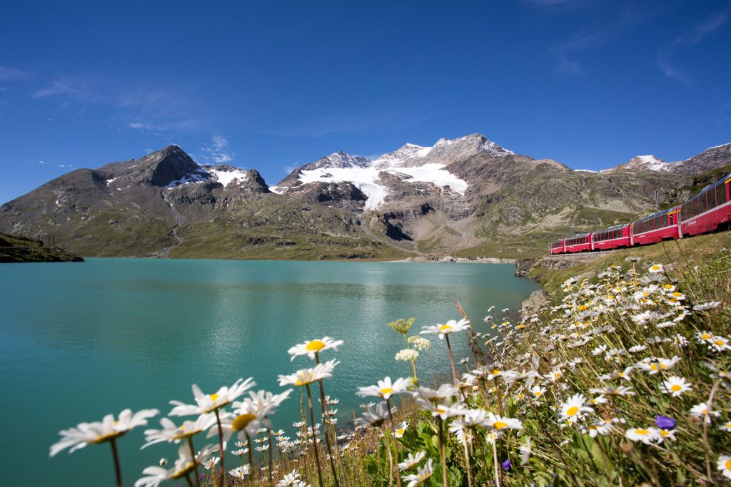 Bernina Express bij Lago Bianco