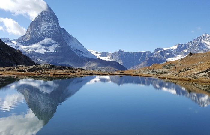 Met de Gornergrat Bahn van Zermatt naar de Riffelsee om hier de weerspiegeling van de Matterhorn in het meertje te zien.