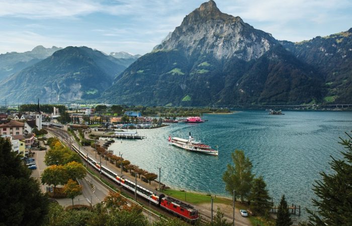Treinreis Gotthard-Panorama-Expess van Lugano naar Flüelen aan de Vierwaltstättersee.