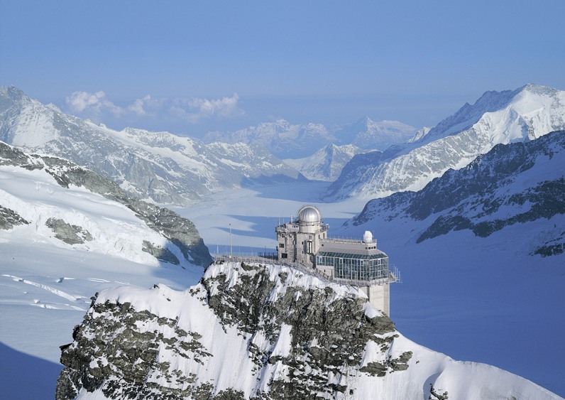 Met de treinen van de Jungfrau Bahn van Interlaken via Lauterbrunnen of Grindelwald naar het Jungfraujoch Sphinx.