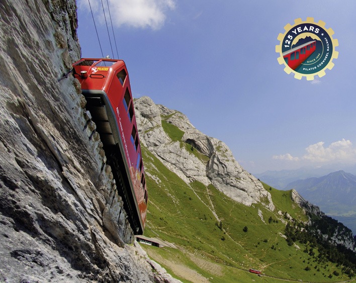 Met de steilste tandradbaan ter wereld van de Pilatus Bahn naar de top van de berg Pilatus bij Luzern in Zwitserland.