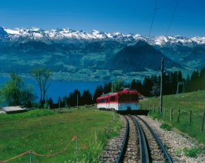 Treintocht met de Rigibahn met uitzicht op de Vierwaltstättersee.