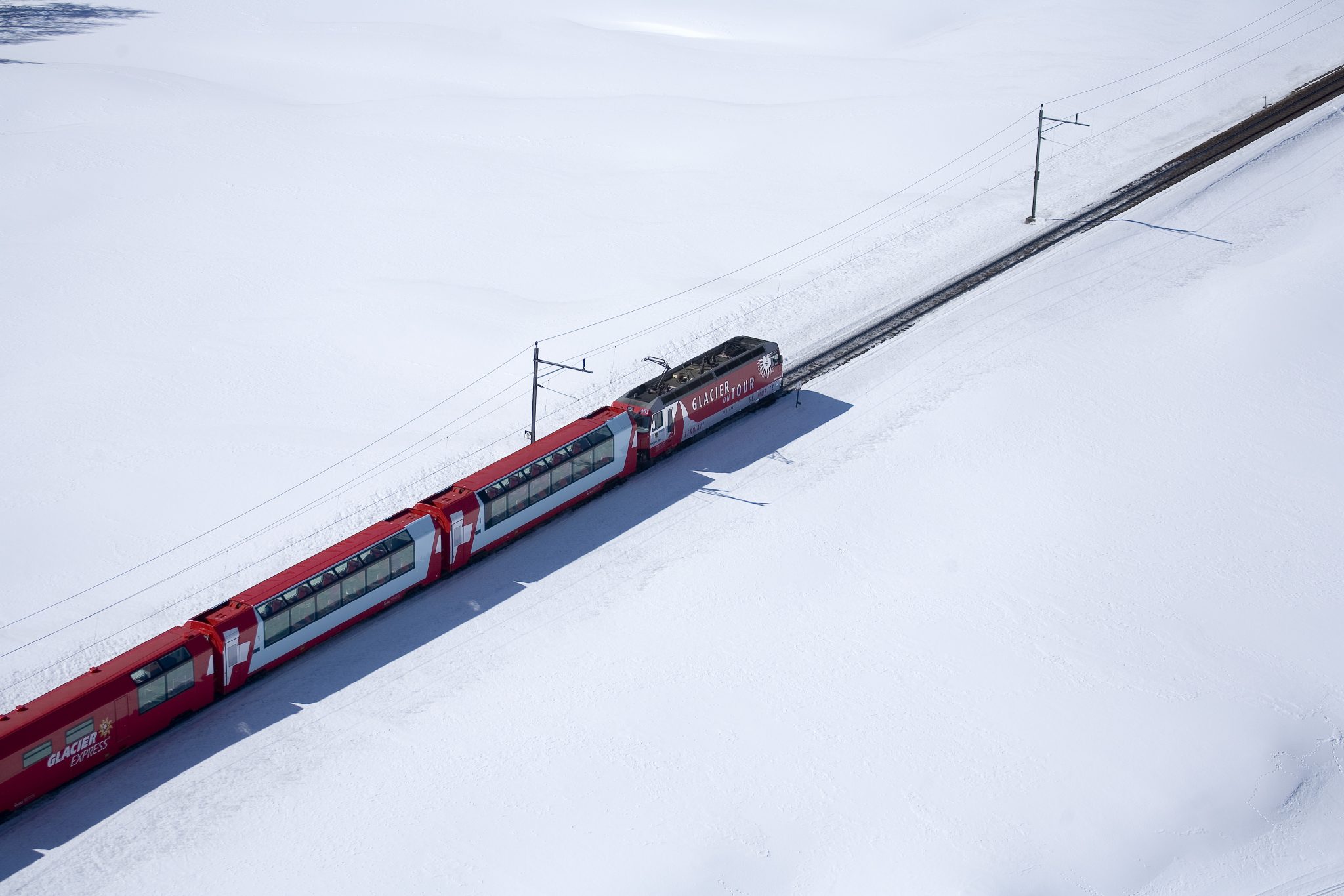 Zwitserland treinreizen Winter-Glacier Express panoramatrein in de sneeuw