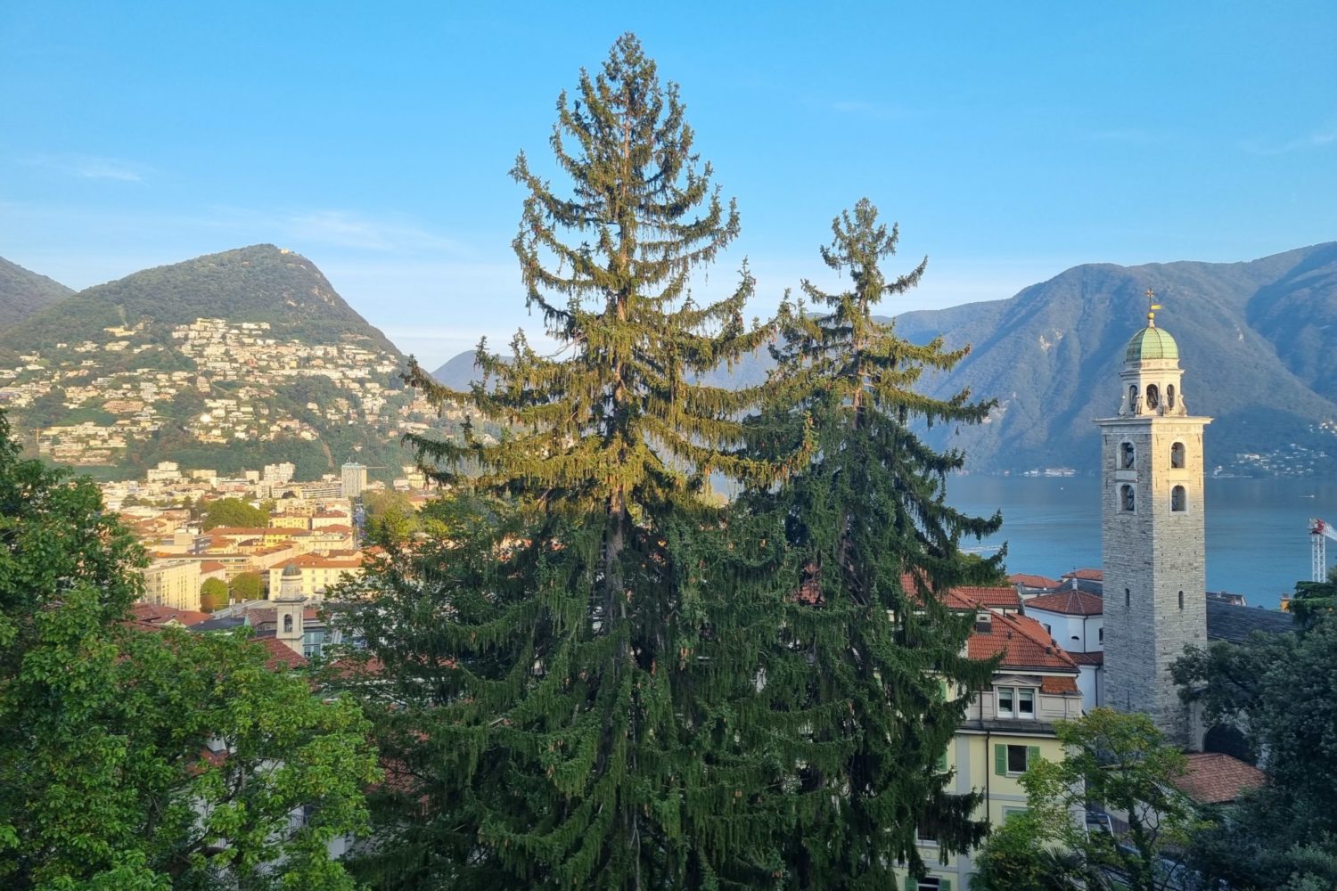 Uitzicht op Lugano vanaf het treinstation